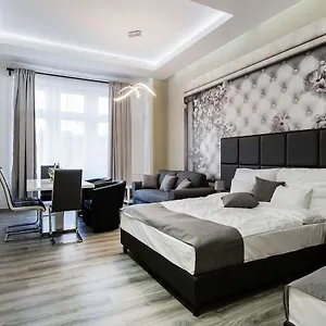 A Golden Star Modern Luxury And Appartement